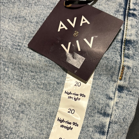 Light Blue Jeans - Picture 2 of 8